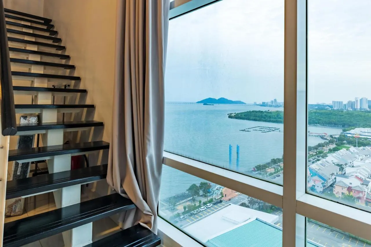 Maritime Luxury Duplex 2Bedrooms 6-10Pax Jelutong 0*,  Malaysia